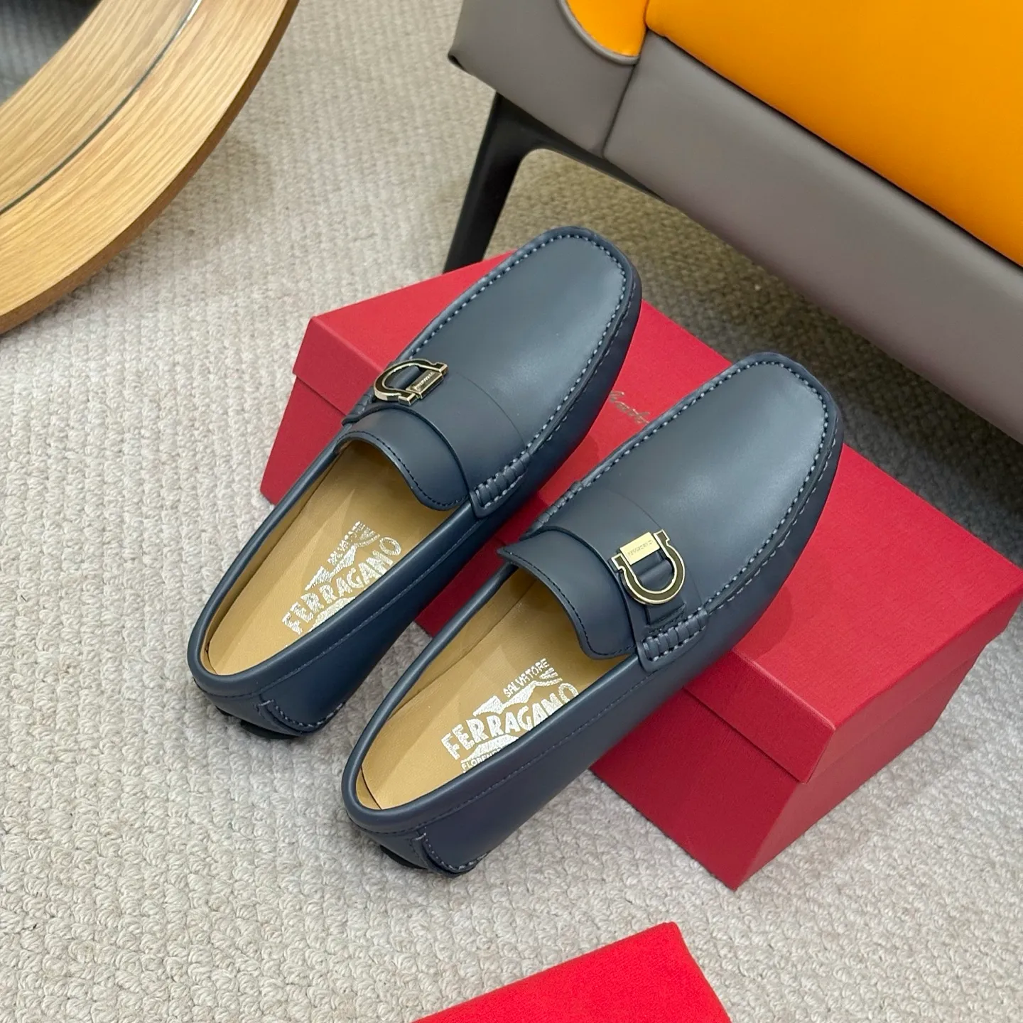 Men's men's shoes 💰420 (Yangli) Ferragamo 〰Ferragamo 2⃣️0⃣️2⃣️5️⃣ New series 👊🏻 Upper 🇮🇹 Italian imported calfskin, original outsole molding. Water-dyed sheepskin lining. The identity of every successful man is set off, and the upper and lower shoes are elegant and stable🚶🏻🚶🏻The high-end custom counter original replica is an eternal classic🔍️Number of codes: 38-46 with counter packaging
